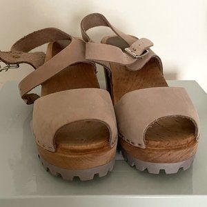 NEW - MIA Tan Leather Greta Open Toe Clogs 38/8
